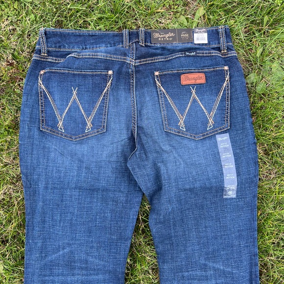 NWT Wrangler Retro Woman’s Mae Mid Rise Dark Wash Bootcut Jeans Waist Size 38 - Picture 2 of 5